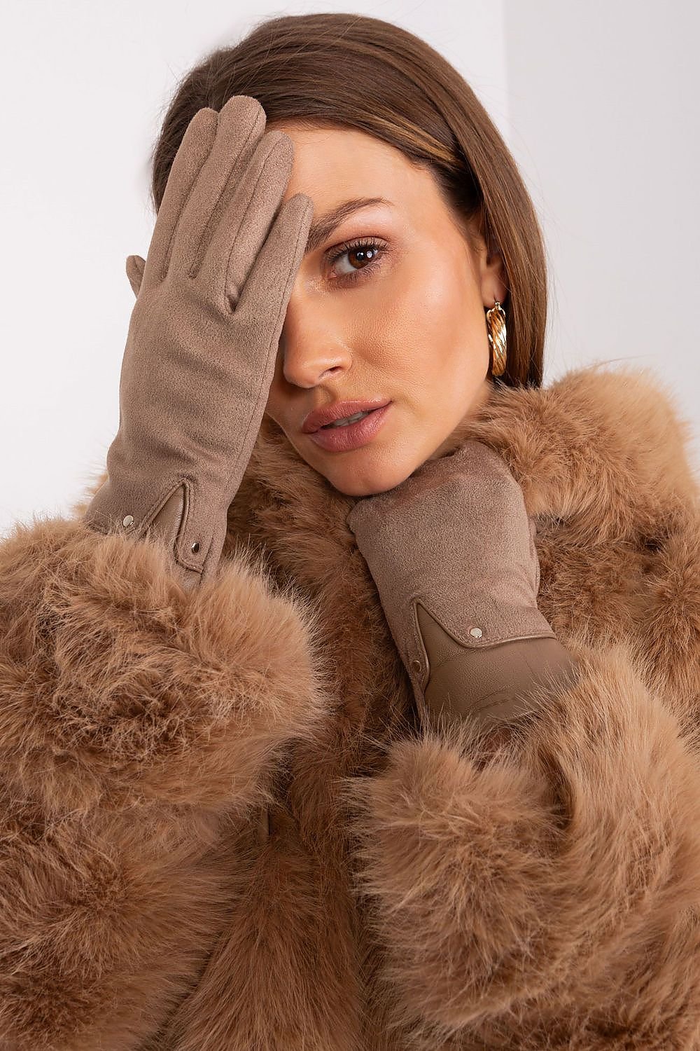 Bronw Gloves Model – sleek, elegant, and perfect for any occasion.